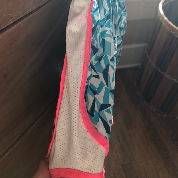 Nike pattern athletic shorts - Picture 3 of 5